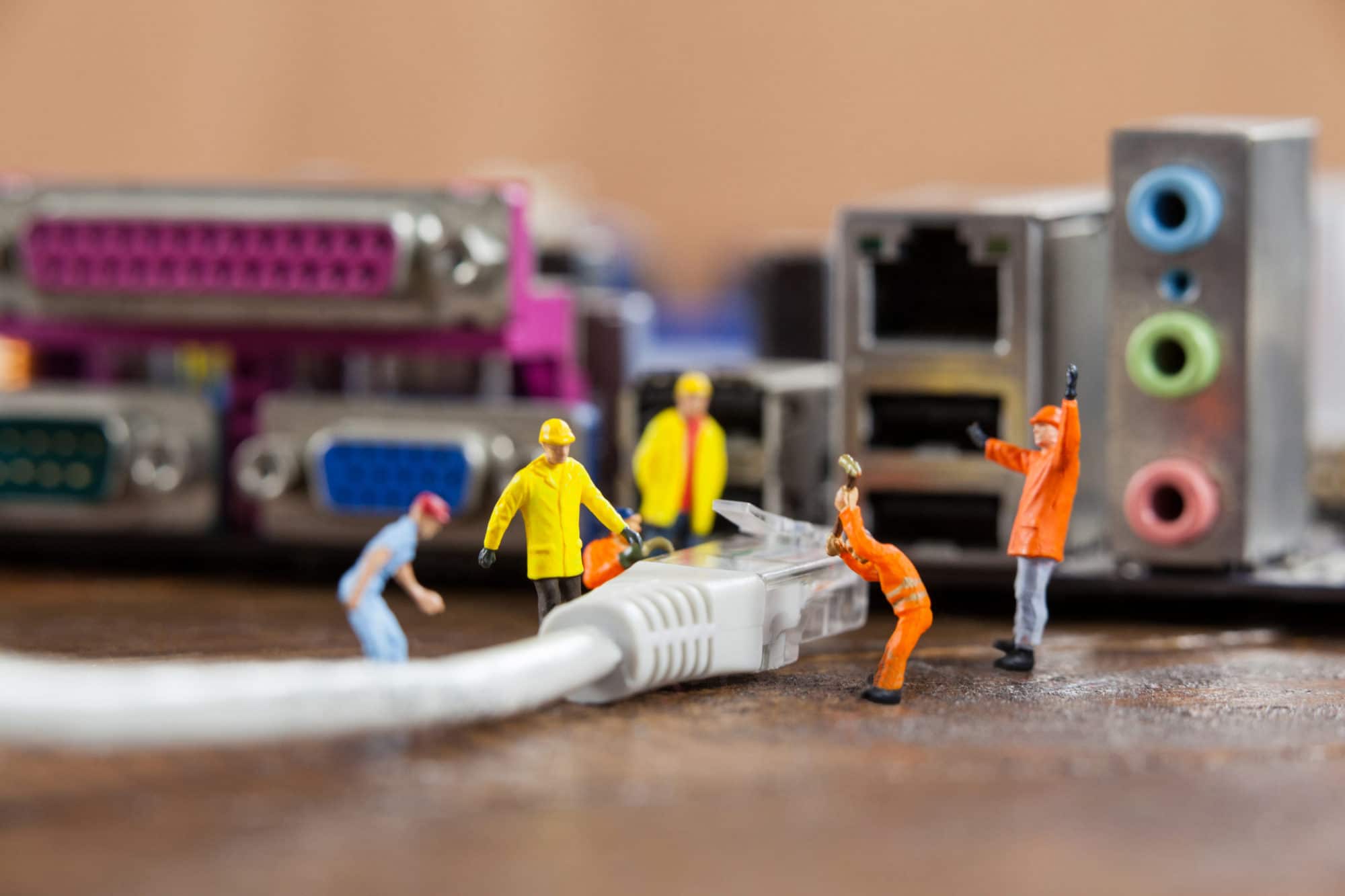 Miniature engineer and worker plug-in lan cable to computer